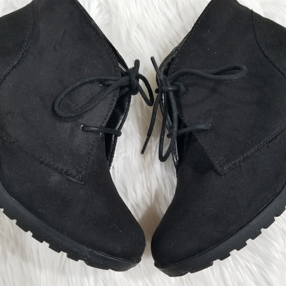 WHITE MOUNTAIN Black Suede Wedge Booties SIZE 8.5M, With Laces. - Picture 6 of 16